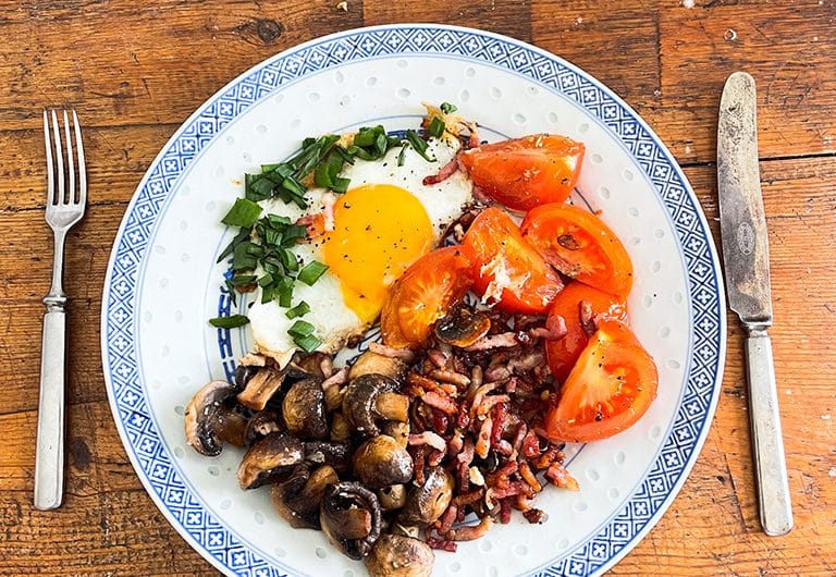 Englantilainen aamiainen 8 viikon tapaan