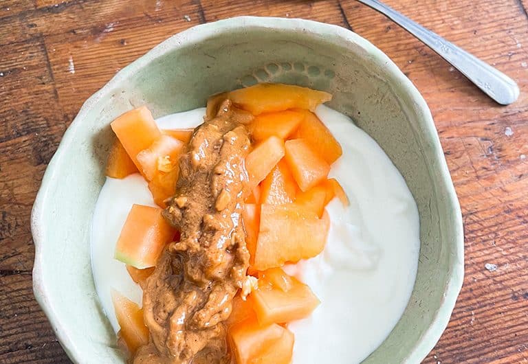 Islantilainen jogurtti ja verkkomeloni