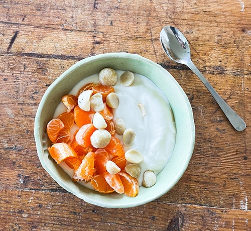 Islantilainen jogurtti ja mandariini