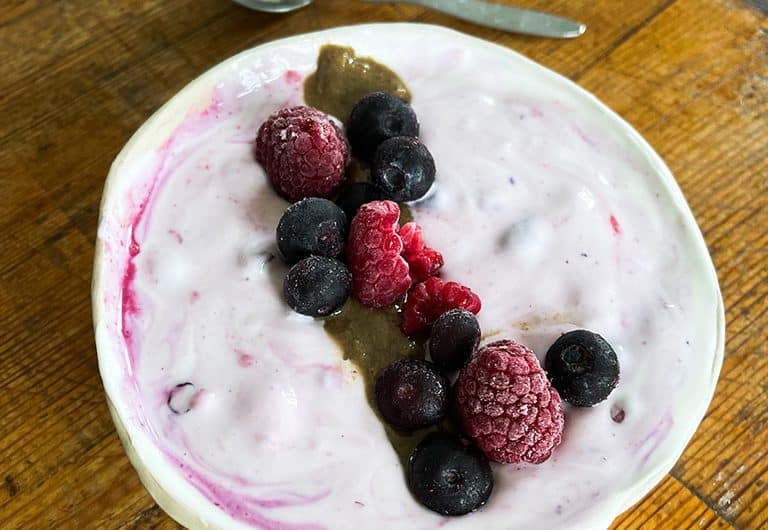 Marjat ja islantilainen jogurtti