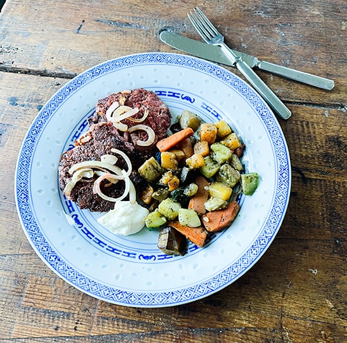 Lindströmin pihvit ja paistetut kasvikset