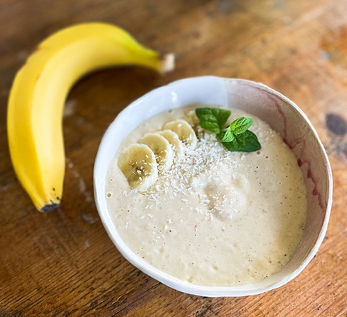 Banaani-kookos-kulho