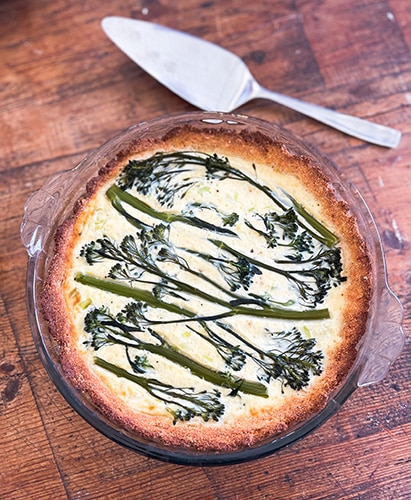 Broccoliini-piirakka