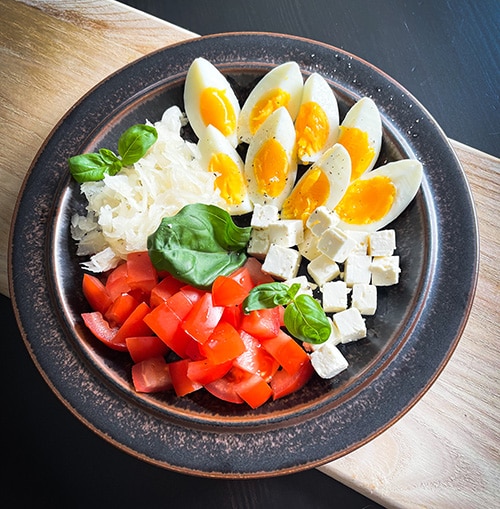 Keitetyt munat ja hapankaali