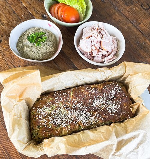 Kesäkurpitsaleipä ja baba ganoush