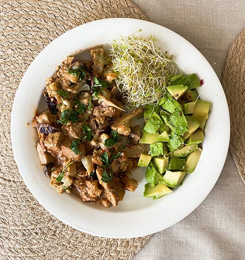 Kukkakaali-sienicurry broilersuikaleilla