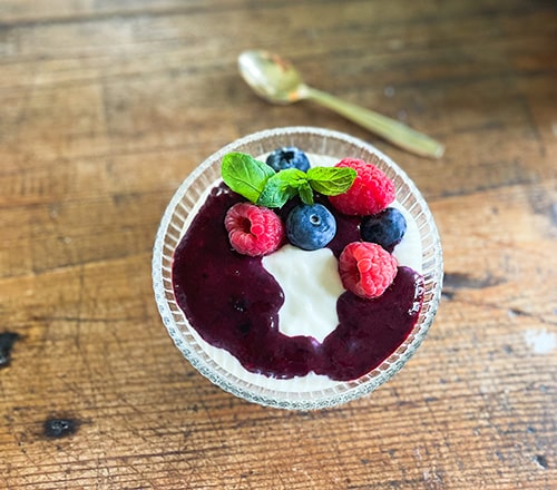 Mascarpone-kulho marjasurvoksella