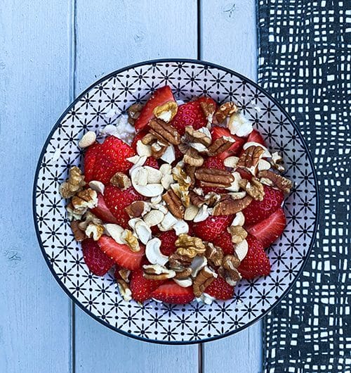 Pähkinäinen banaani-raejuustokulho