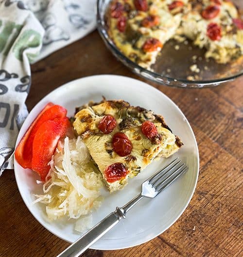 Parsakaali-sinihomejuustopiirakka