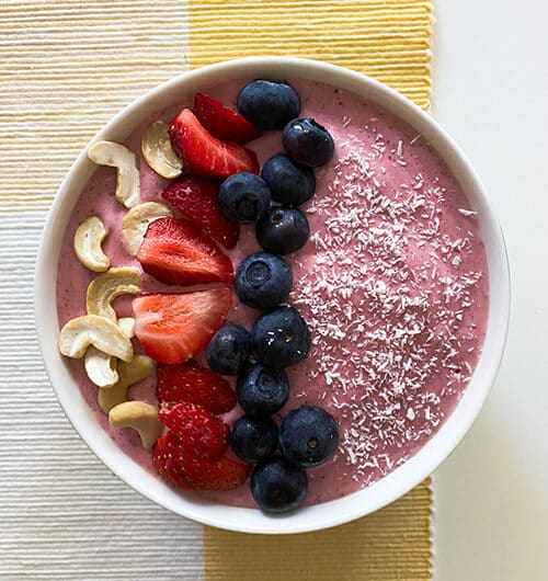 Puolukka-mango-smoothie