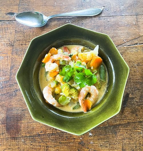 Thaimaalainen kesäkeitto ravuilla