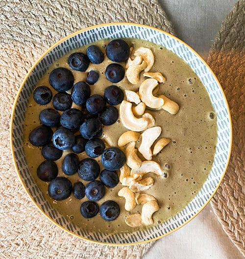 Lehtikaali-marjasmoothie