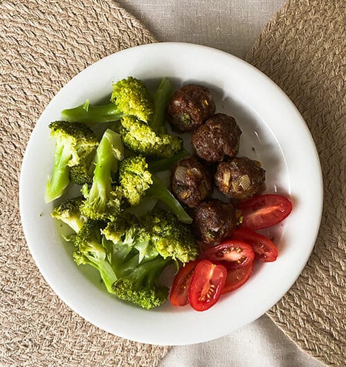 Lihapullia ja parsakaalia