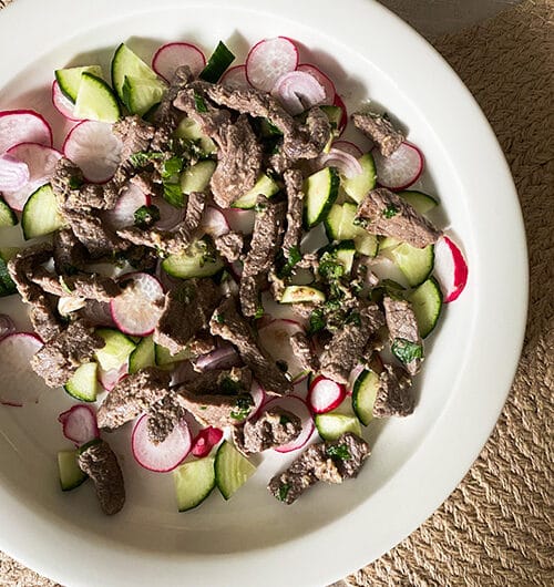 Thaihenkinen naudanlihasalaatti