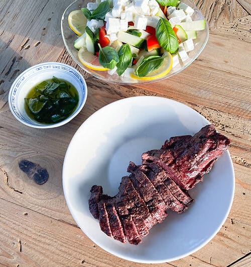 Naudanlapaa, salaattia ja sitruunavinaigrettea