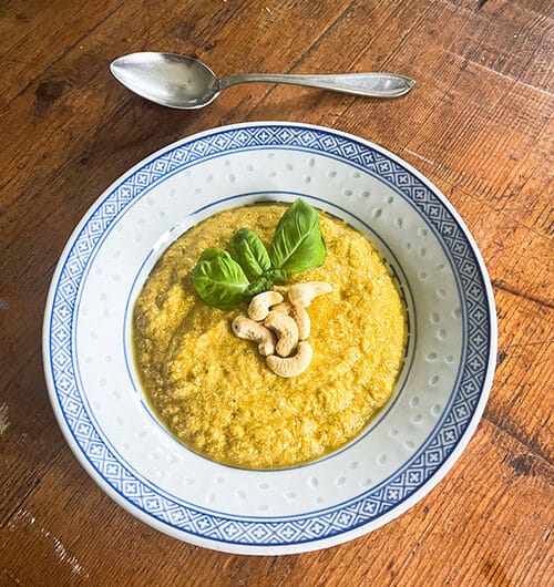 Mausteinen kasvissosekeitto