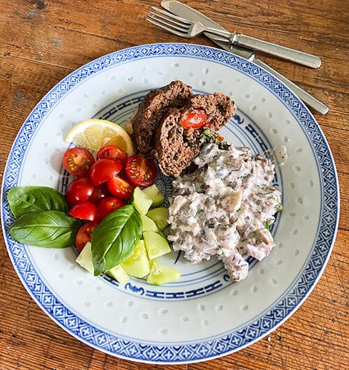 Sienisalaattia ja lihamureketta