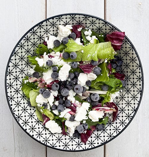 Tonnikala-feta-mustikkasalaatti