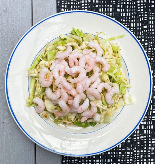 Katkarapu-kaalisalaatti