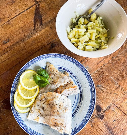 Kuhaa ja omena-fenkolisalaattia