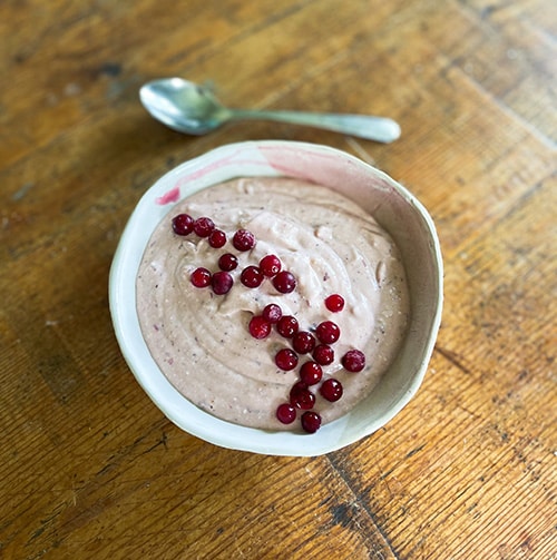 Puolukkasmoothiekulho