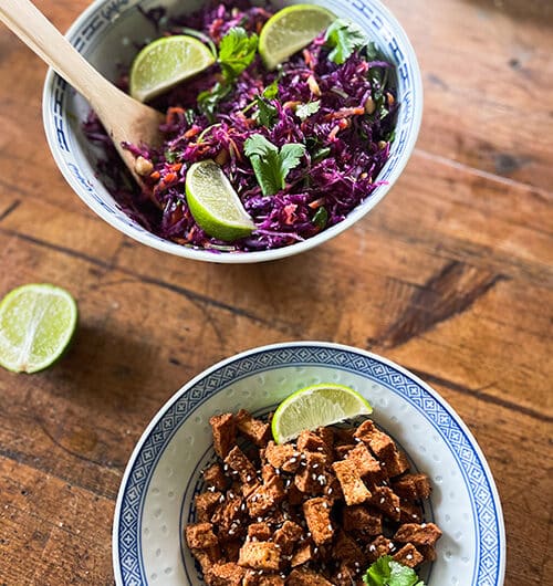 Aasialainen punakaalisalaatti ja thai-tofu
