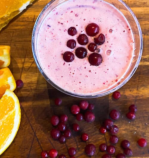 Appelsiini-puolukkasmoothie