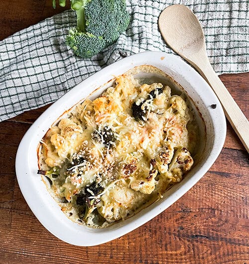 Juusto-parsakaalilaatikko