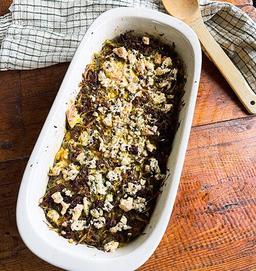 Keltajuuri-aurajuustokiusaus