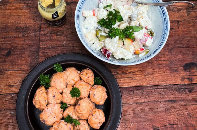 Perunaton perunasalaatti ja kalapullat