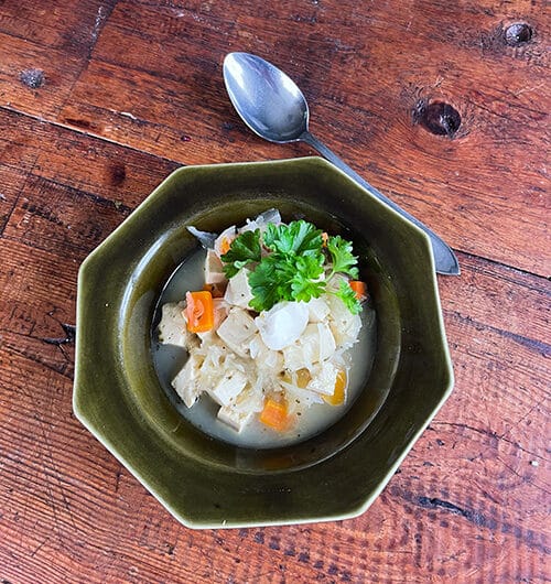 Hapankaalikeitto tofulla