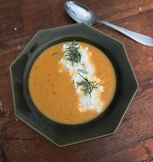 Paahdettu paprikakeitto