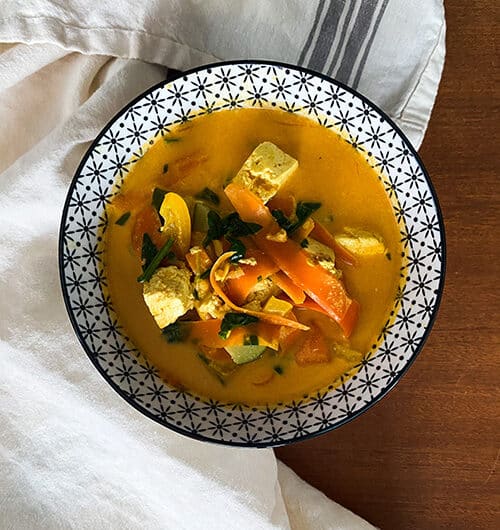 Lempeä tofu-kasviskeitto