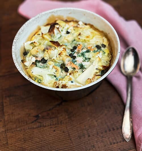 Lohi-kukkakaalilaatikko