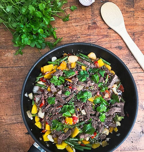 Aasialainen naudanlihawokki