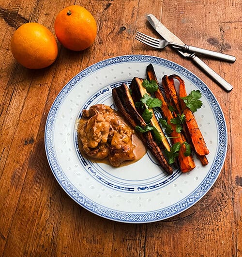 Appelsiinikanaa ja paahdettuja kasviksia