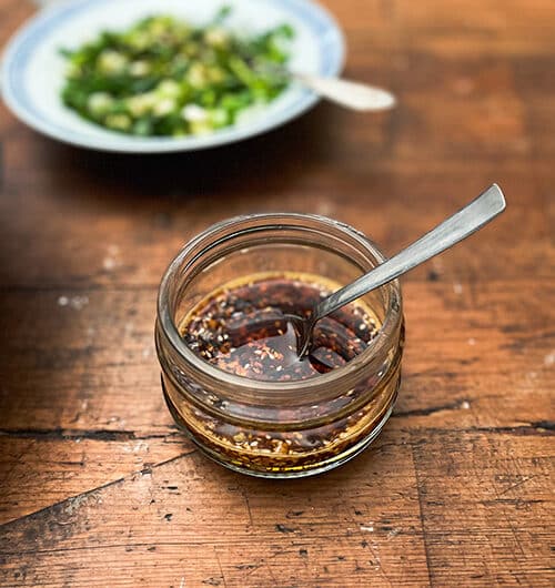 Rapea valkosipuli-chiliöljy