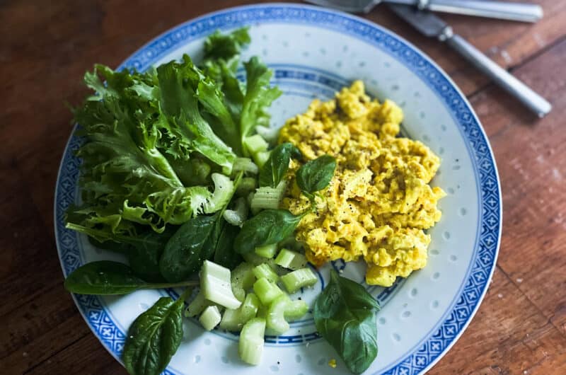 Tofukokkeli ja kasviksia