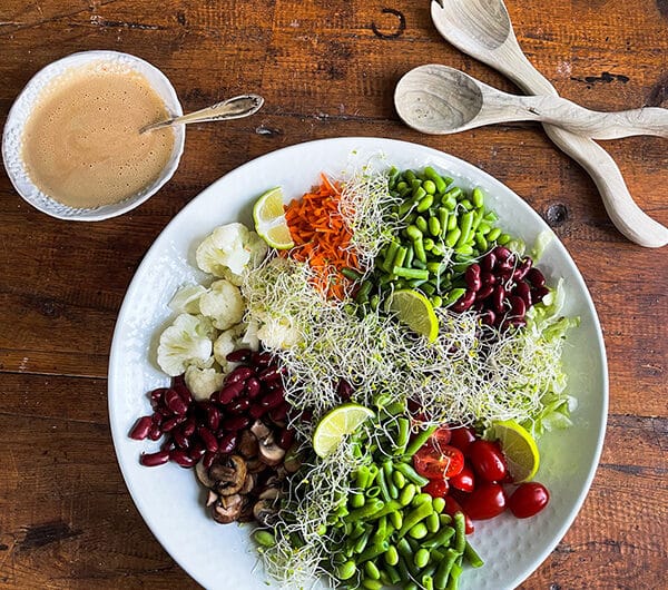 Gado Gado -salaatti pavuilla