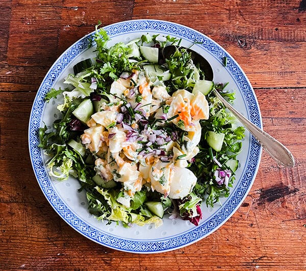 Yrttinen munasalaatti