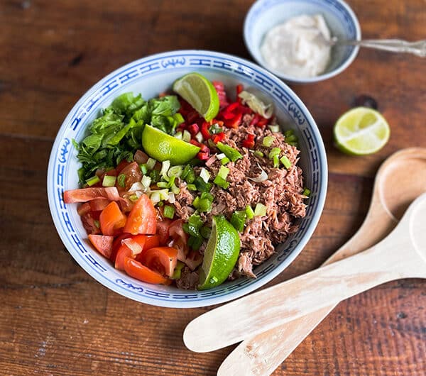 Tonnikala-tomaattisalaatti