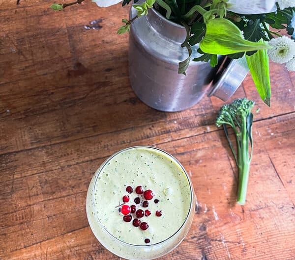 Appelsiini-broccoliinismoothie