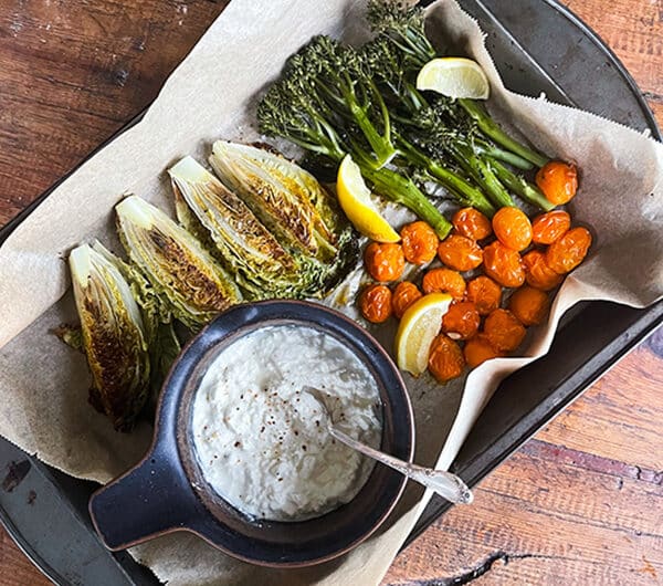 Uunifetadippi ja paahdetut kasvikset