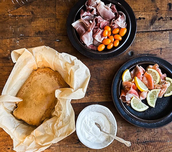 Pannukakkua lohella ja serranon kinkulla