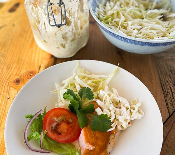 Misomarinoitua lohta, piparjuuri-fenkoliremouladea ja kaalisalaattia