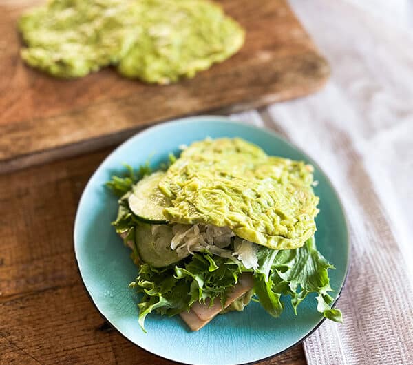 Avokado-juustoleivät