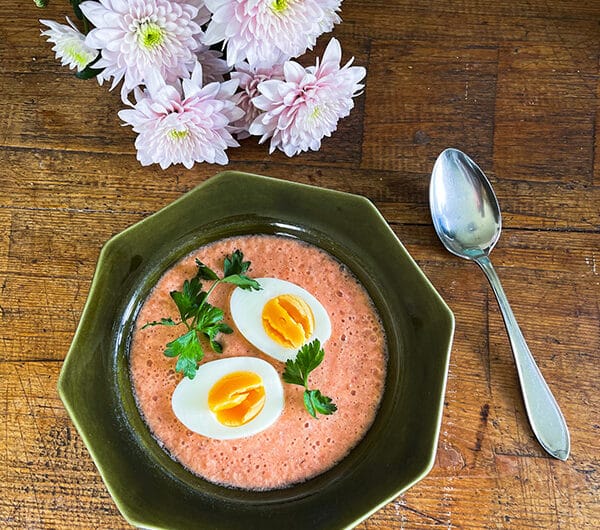 Kylmä tomaatti-mantelikeitto