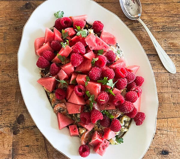 Linssisalaatti vadelmilla ja vesimelonilla