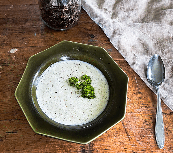 Juustoinen suppilovahverokeitto