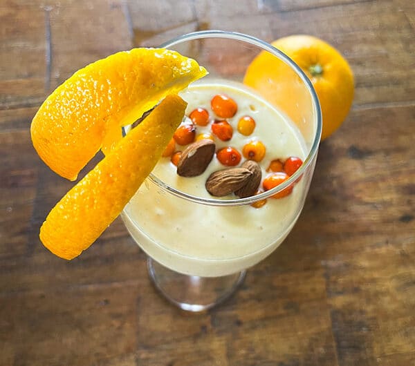 Aurinkoinen kukkakaalismoothie